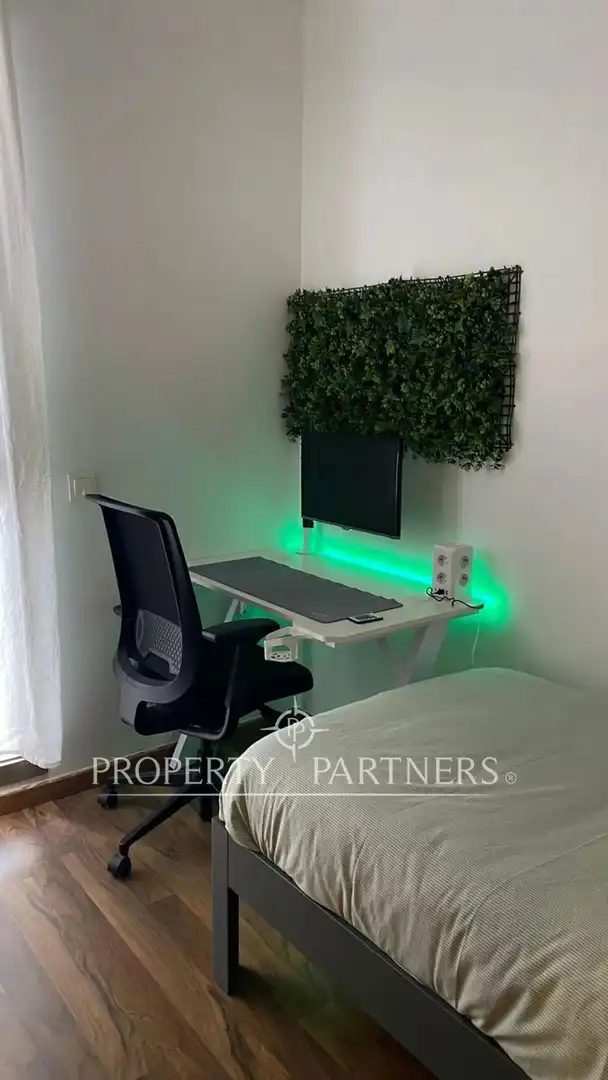 Habitación de Casa adosada en venta en La Pobla de Vallbona con Aire acondicionado, Calefacción y Terraza