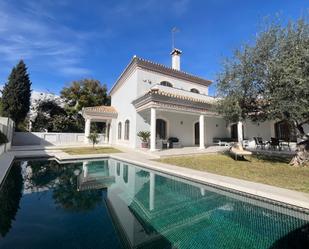 Exterior view of House or chalet for sale in Fuengirola  with Air Conditioner, Private garden and Parquet flooring