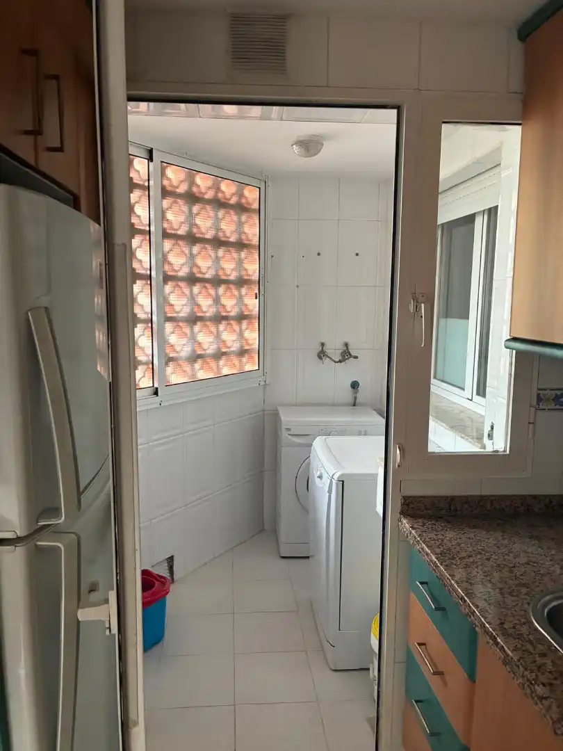 Badezimmer von Wohnung zum Verkauf in Churriana de la Vega mit Ofen und Waschmaschine