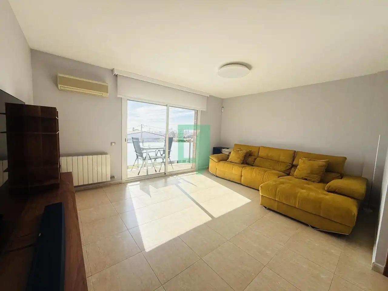 Sala d'estar de Casa adosada en venda en Badalona amb Aire condicionat, Calefacció i Terrassa