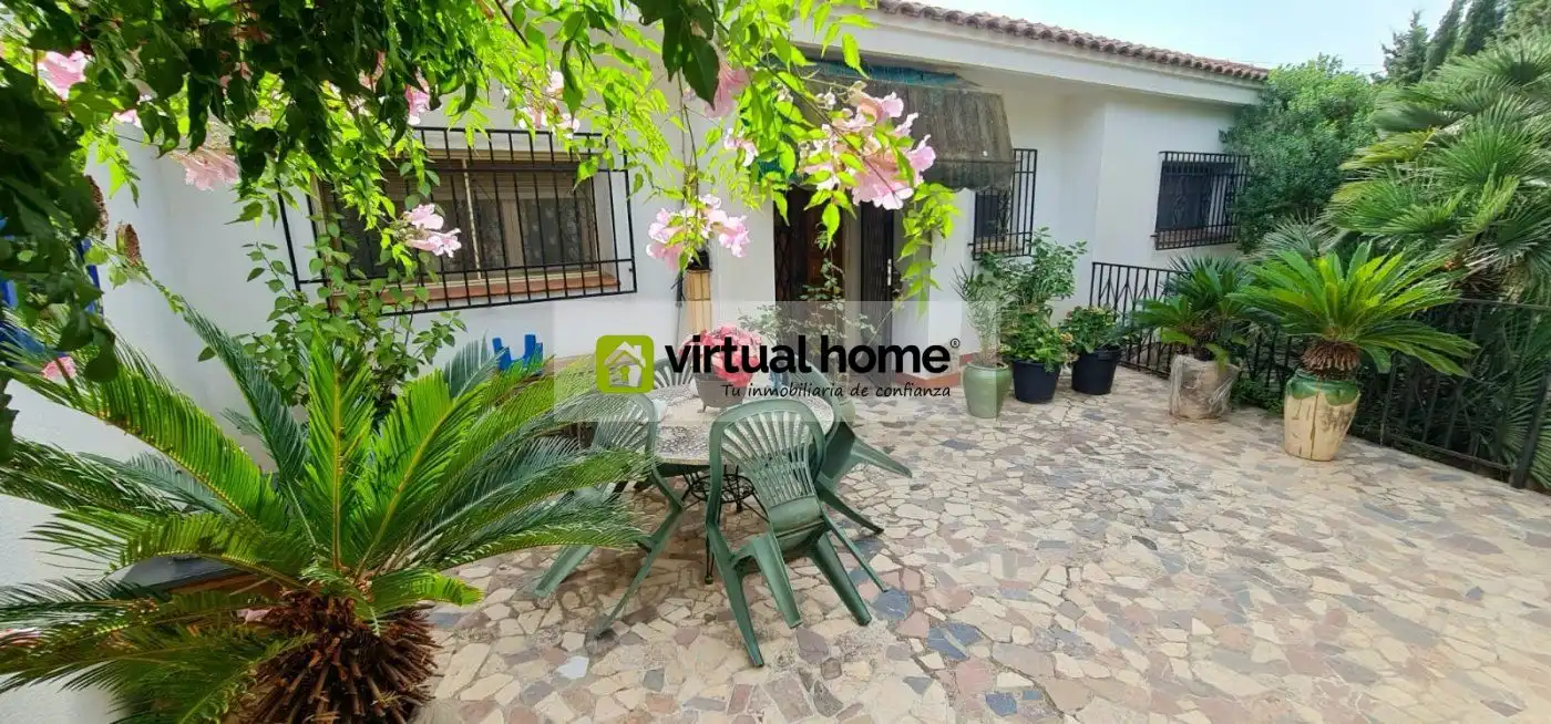 Vista exterior de Casa o xalet en venda en Benidorm amb Traster, Piscina i Moblat