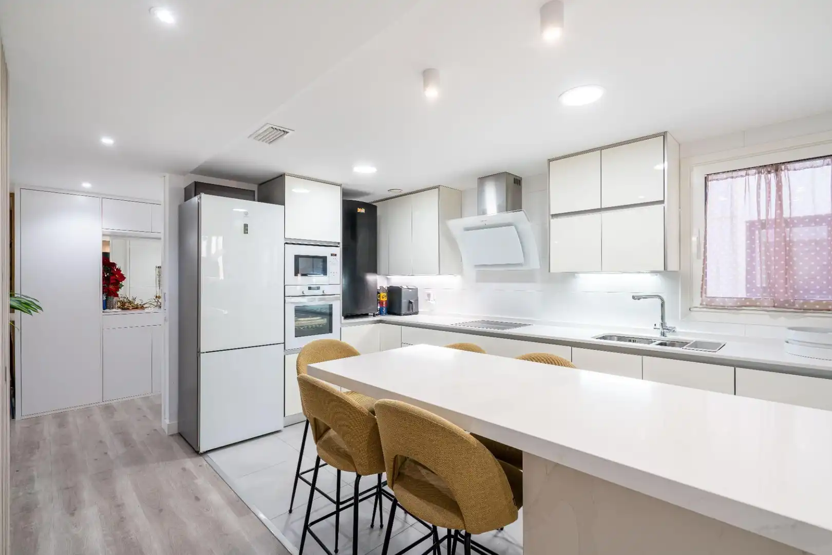 Cocina de Piso en venta en Almería con Aire acondicionado, Calefacción y Jardín privado