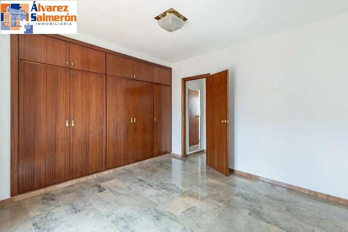 Flat for sale in Granada  with Heating and Terrace