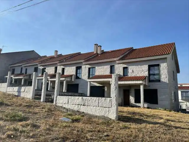 Adossat amb jardí en venda a Celanova