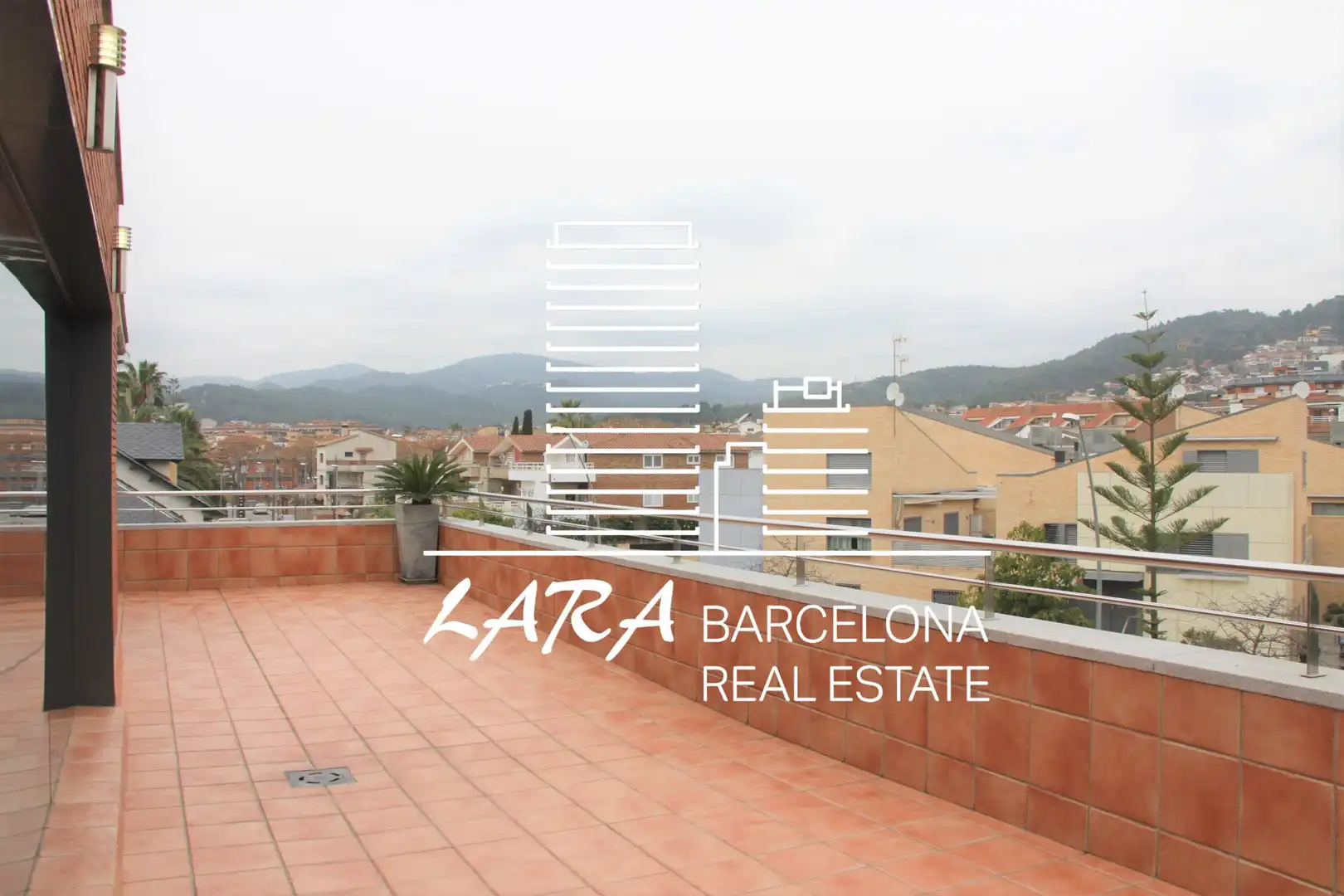 Vista exterior de Casa o chalet de alquiler con opción a compra en Viladecans con Aire acondicionado, Calefacción y Jardín privado