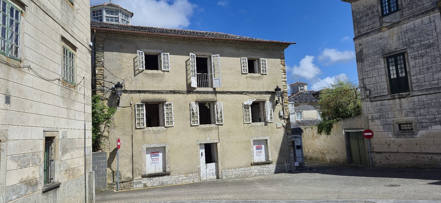 Vista exterior de Casa o xalet en venda en Castropol amb Calefacció, Terrassa i Traster