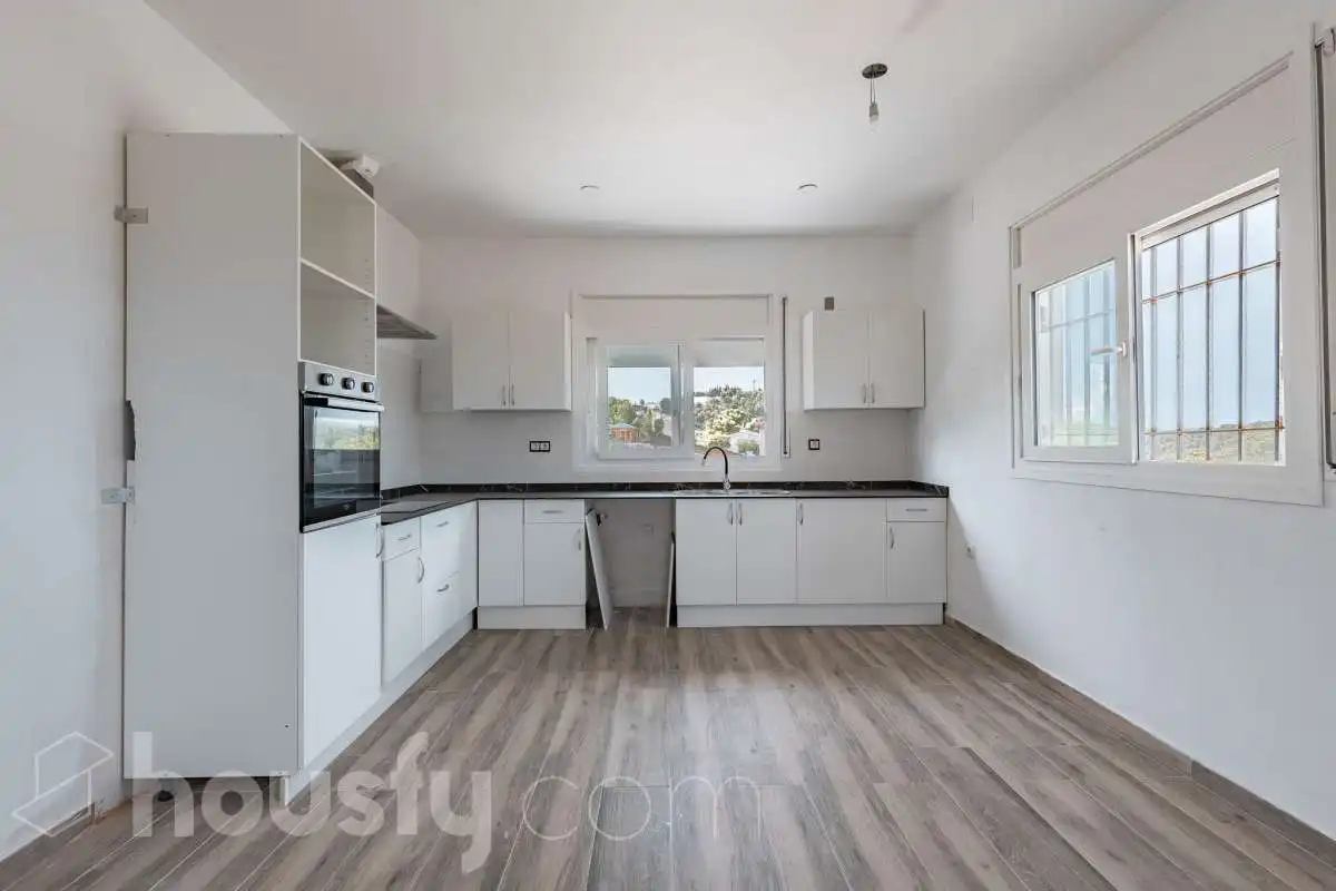Cuina de Casa o xalet en venda en Calafell amb Jardí privat, Terrassa i Traster