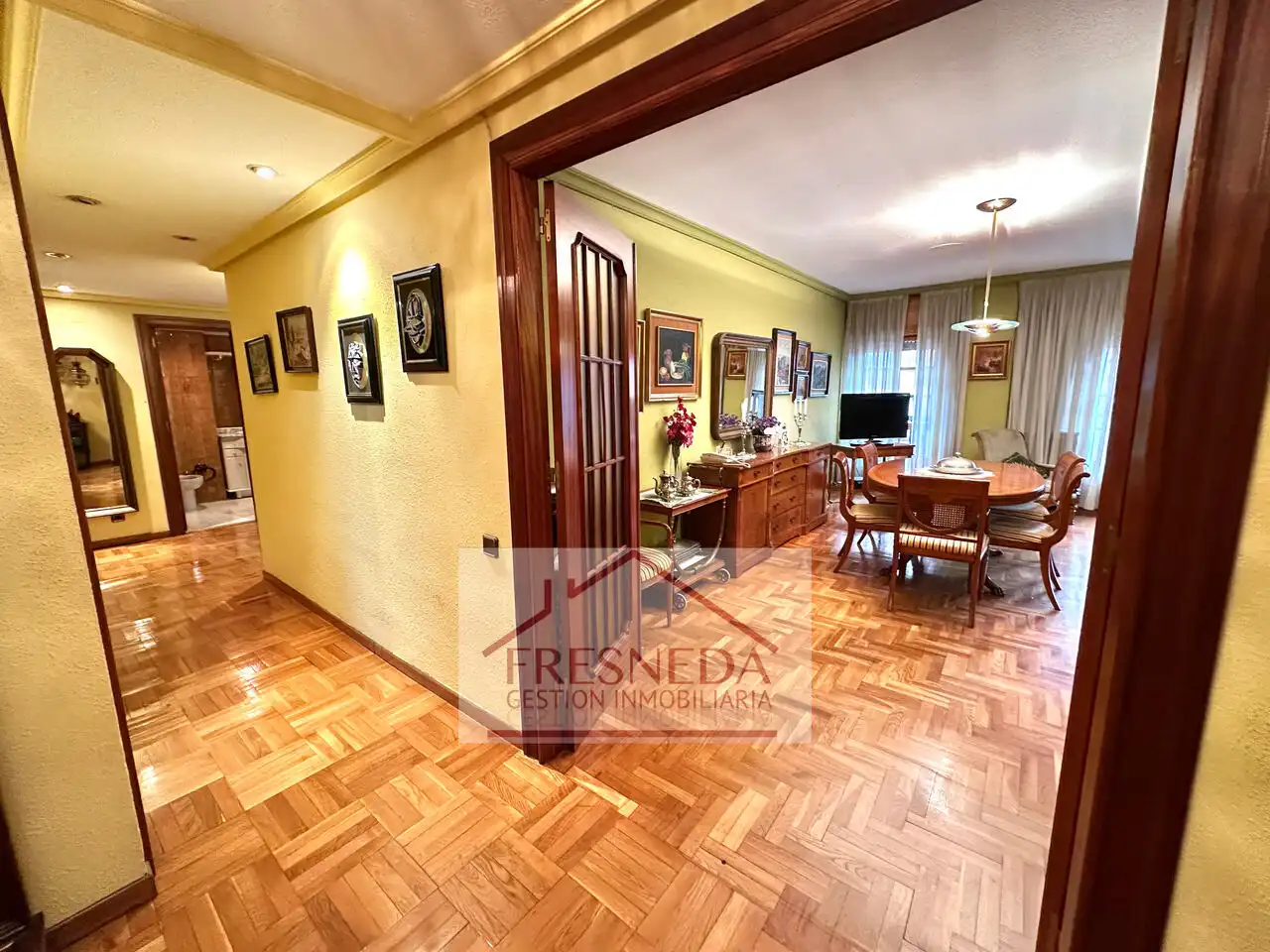 Sala de estar de Piso en venta en Oviedo  con Calefacción, Terraza y Trastero