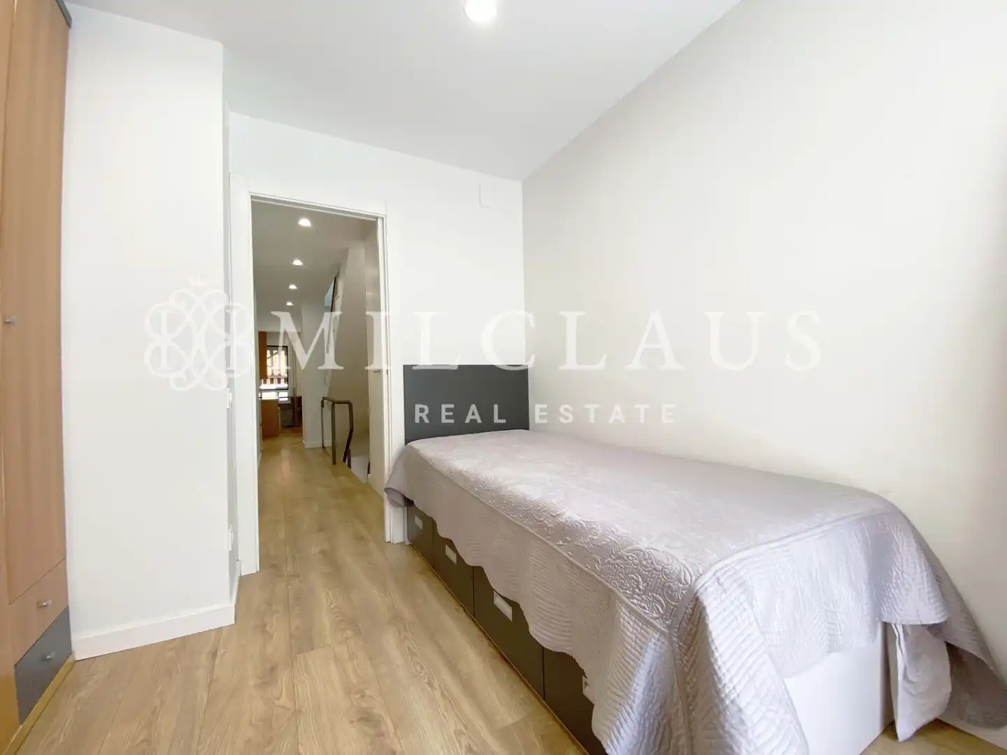 Schlafzimmer von Einfamilien-Reihenhaus zum Verkauf in L'Hospitalet de Llobregat mit Klimaanlage, Heizung und Parkett
