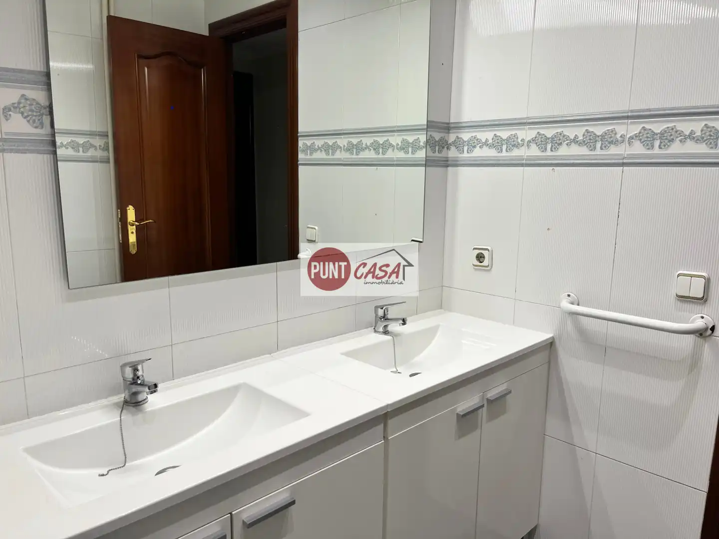 Baño de Piso de alquiler en Lleida con Calefacción, Terraza y Amueblado