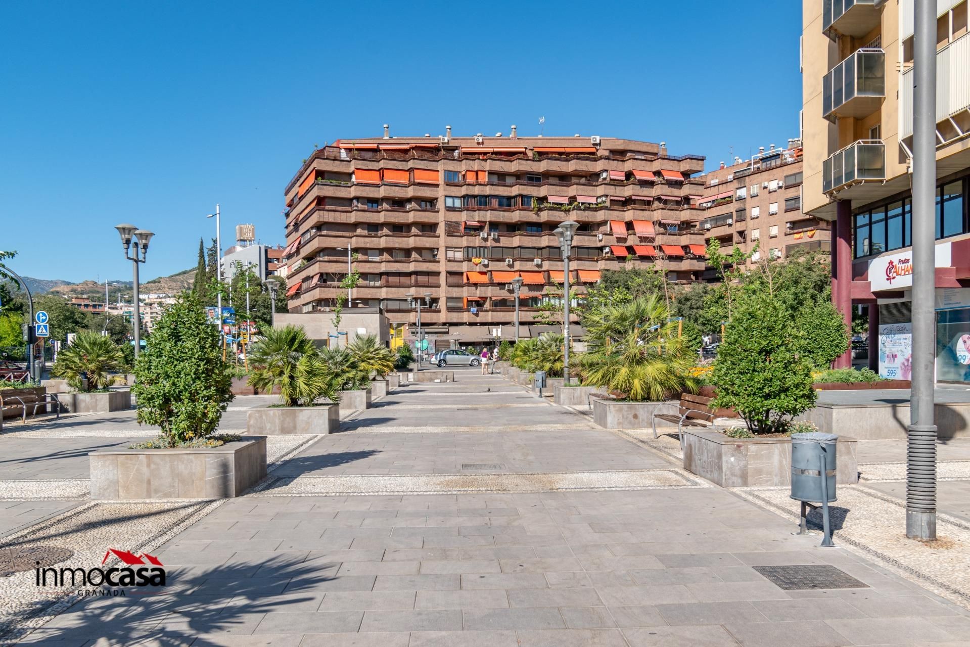 Vista exterior de Piso en venta en  Granada Capital con Calefacción, Jardín privado y Terraza