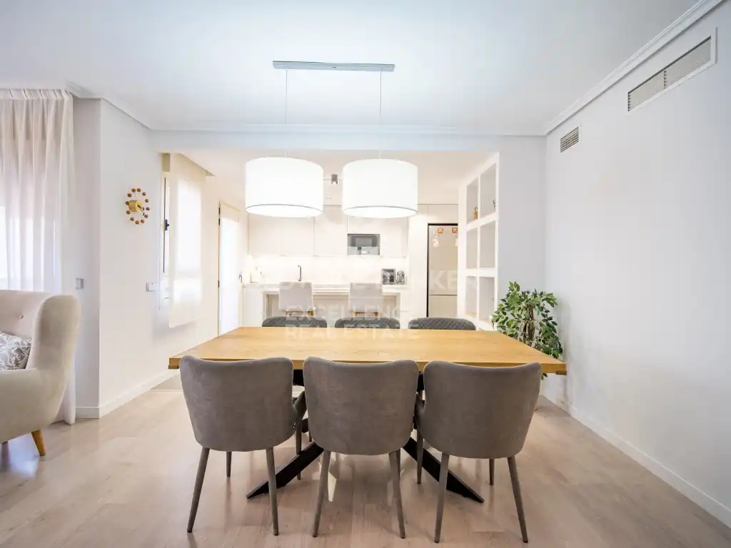 Dining room of Flat for sale in Valencia  with Air Conditioner, Terrace and Community pool
