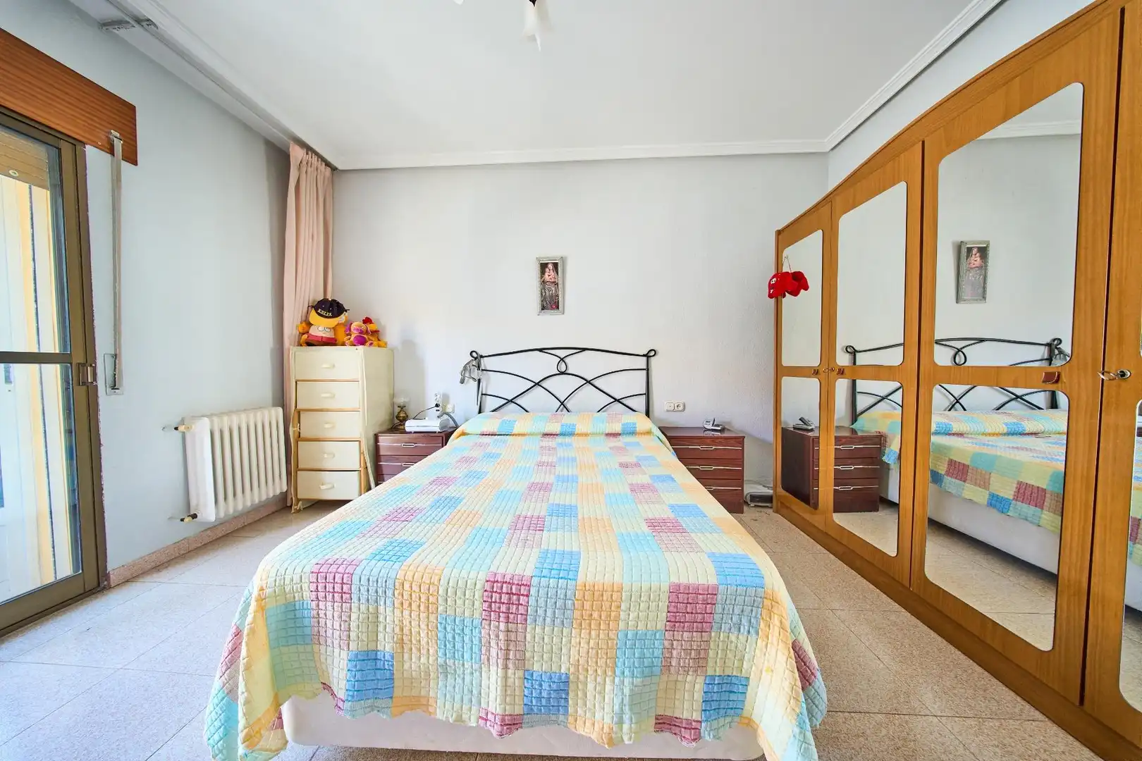 Habitación de Casa adosada en venta en Baza con Calefacción, Terraza y Trastero