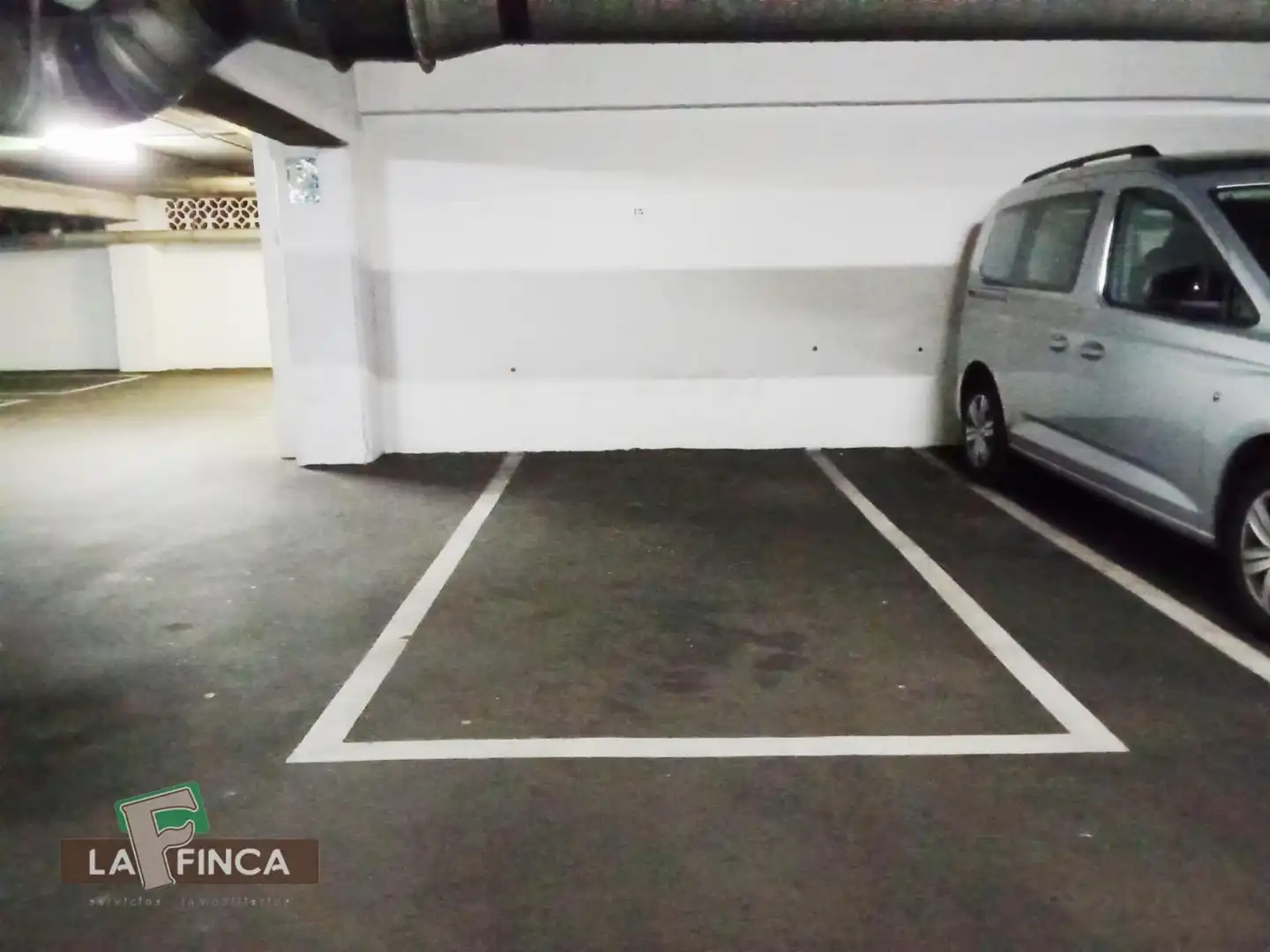 Aparcament de Pis de lloguer en Oviedo  amb Calefacció, Parquet i Terrassa