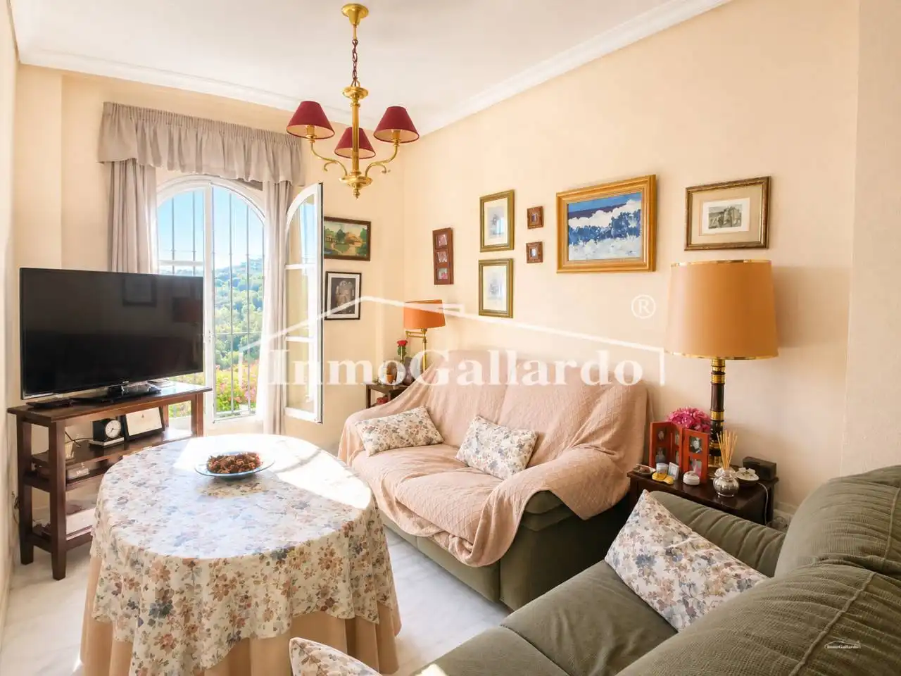 Sala de estar de Casa adosada en venta en Málaga con Aire acondicionado, Terraza y Piscina comunitaria