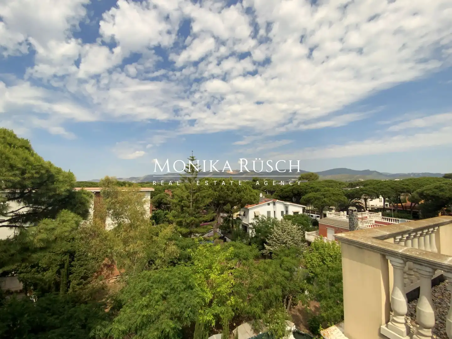 Vista exterior de Casa o xalet en venda en Castelldefels amb Aire condicionat, Calefacció i Jardí privat