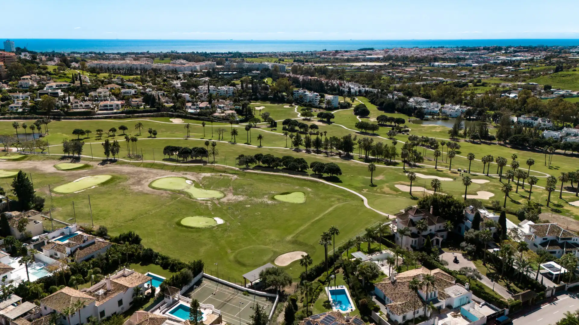 Außenansicht von Haus oder Chalet zum Verkauf in Marbella mit Klimaanlage, Privatgarten und Terrasse