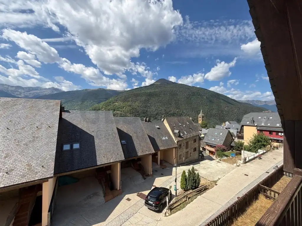 Vista exterior de Pis en venda en Vielha e Mijaran amb Terrassa