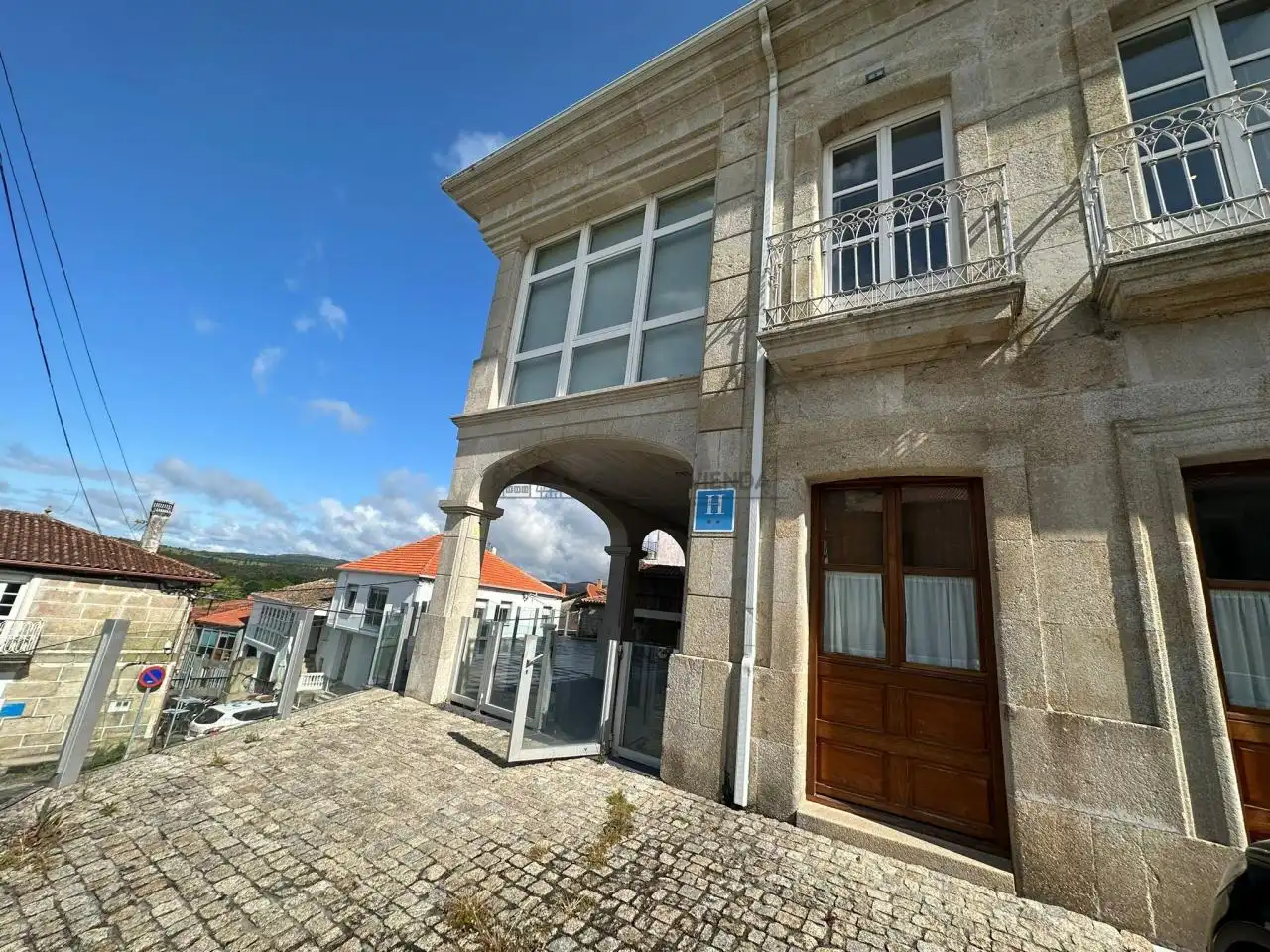 Vista exterior de Local de lloguer en Xunqueira de Espadanedo amb Aire condicionat i Moblat