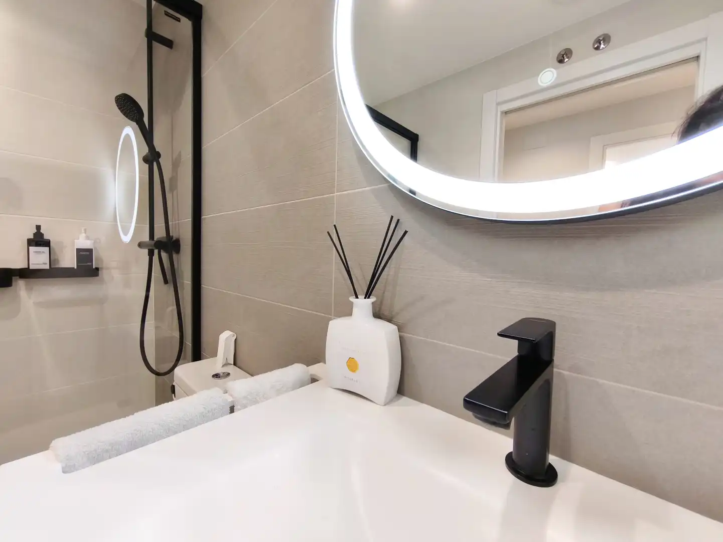 Badezimmer von Wohnung zum Verkauf in  Logroño mit Heizung, Privatgarten und Parkett