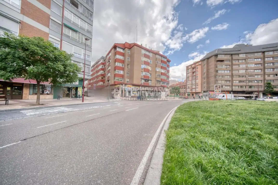 Vista exterior de Pis en venda en Valladolid amb Balcó
