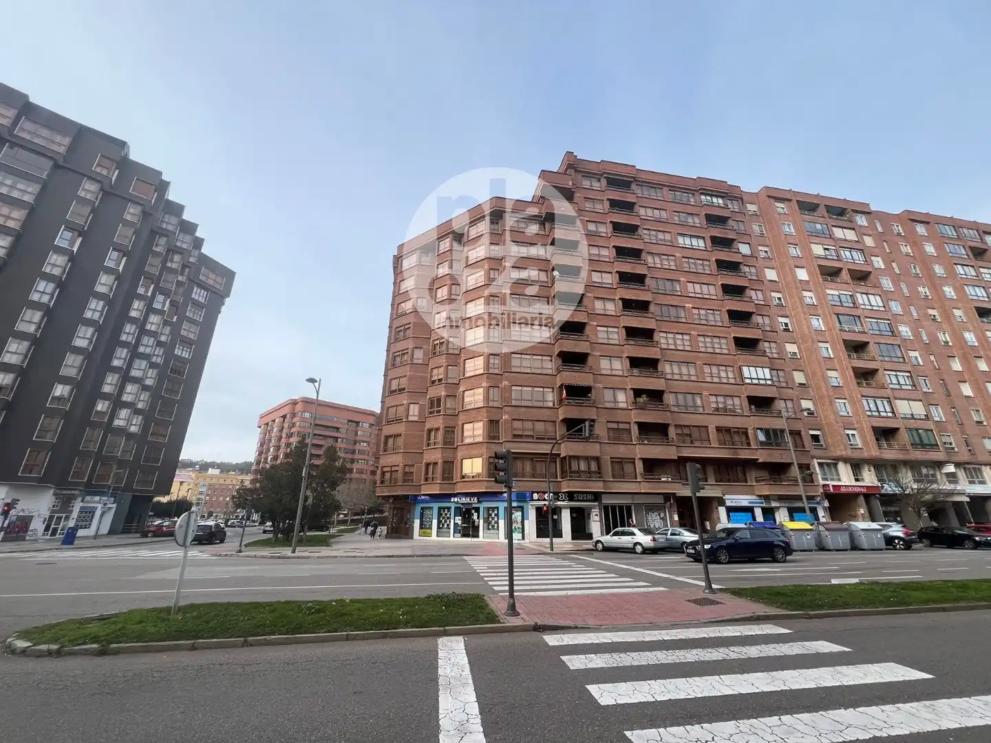 Außenansicht von Wohnung zur Miete in Burgos mit Heizung, Terrasse und Abstellraum