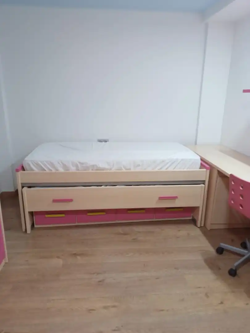 Dormitori de Pis de lloguer en Elche / Elx amb Aire condicionat, Parquet i Moblat