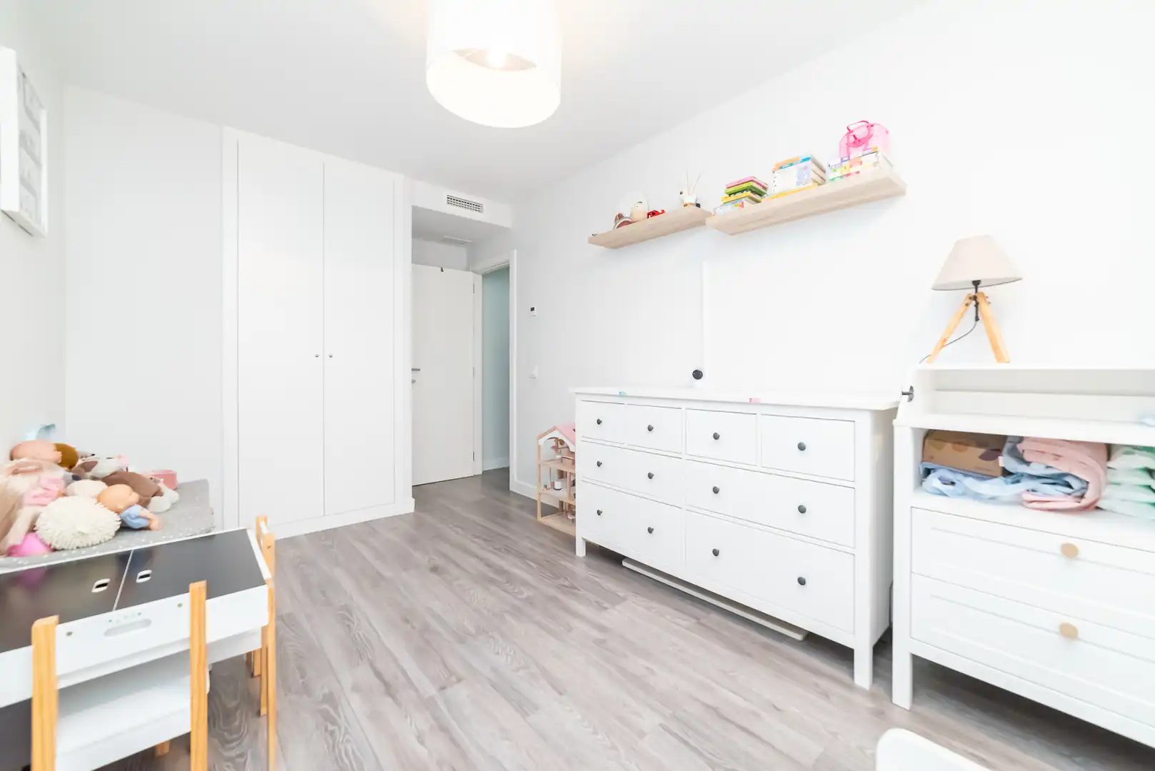 Habitación de Planta baja en venta en Boadilla del Monte con Aire acondicionado, Calefacción y Jardín privado