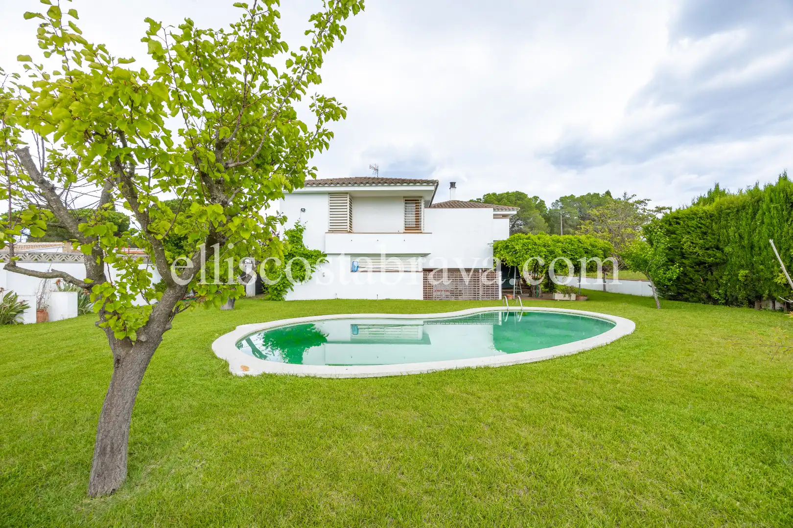 Vista exterior de Casa o xalet en venda en L'Escala amb Aire condicionat, Calefacció i Jardí privat