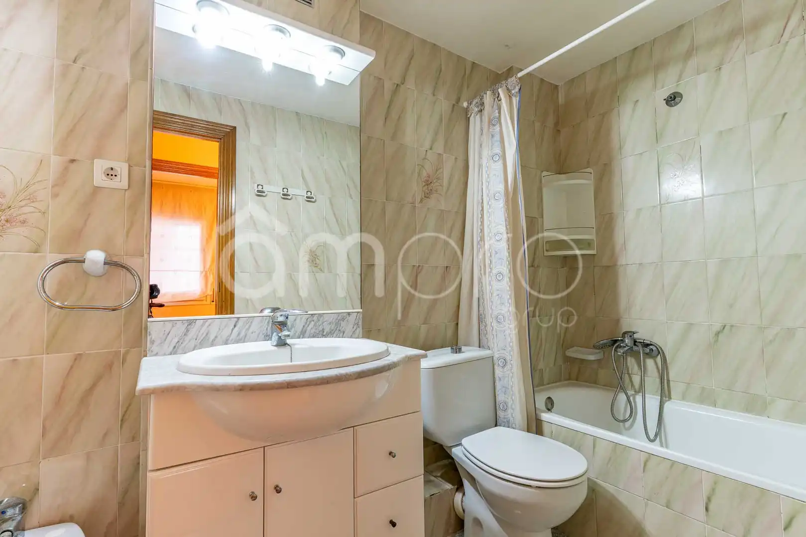 Baño de Piso en venta en Torredembarra con Aire acondicionado, Terraza y Balcón