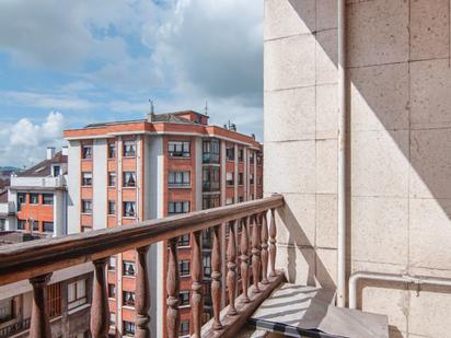 Terrassa de Pis en venda en Gijón  amb Calefacció, Parquet i Balcó