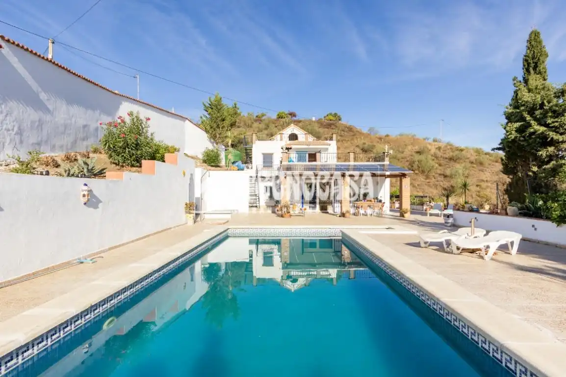 Swimming pool of Country homes for sale in Iznate, Málaga