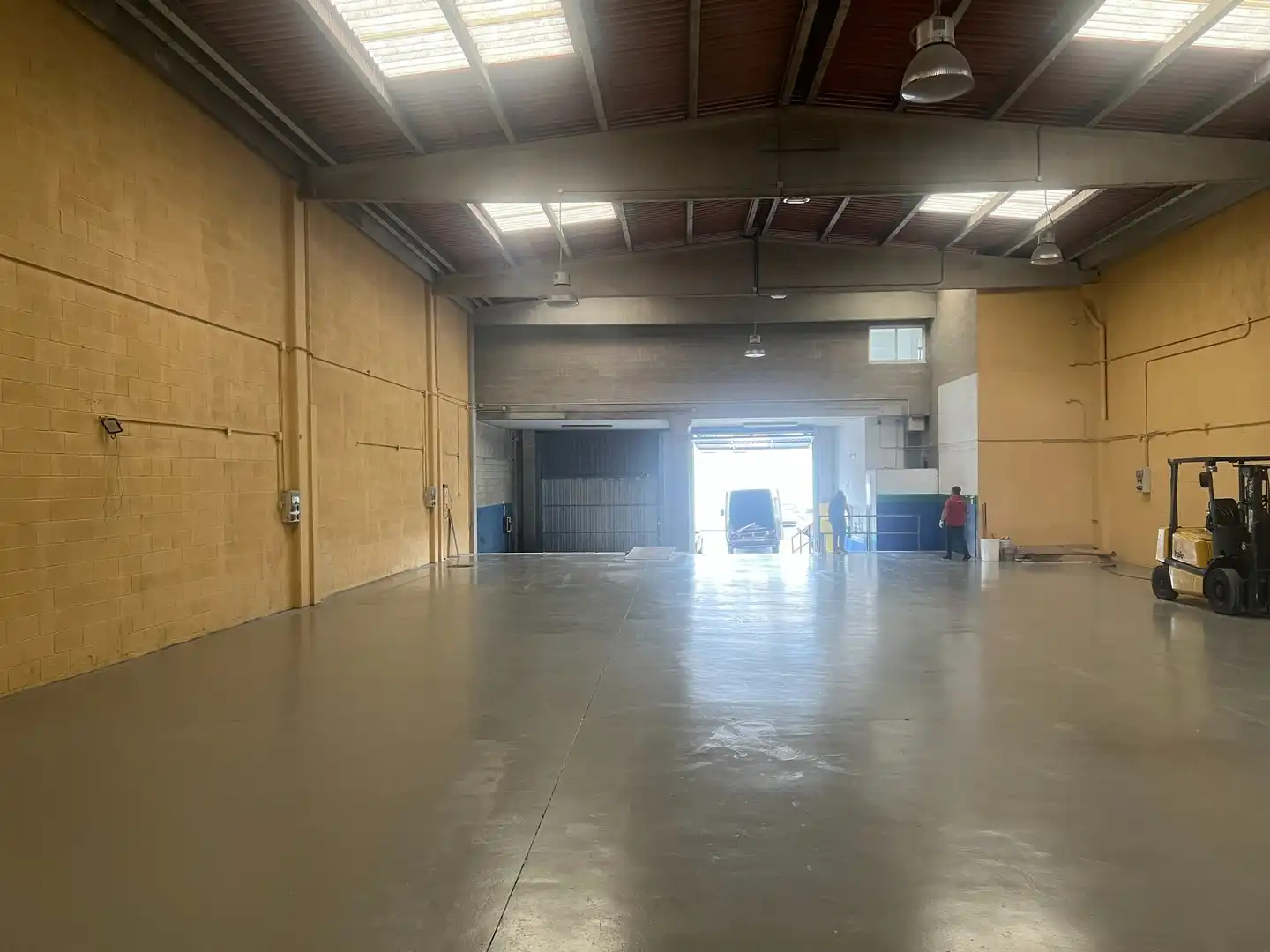 Nau industrial de lloguer en Ames amb Alarma