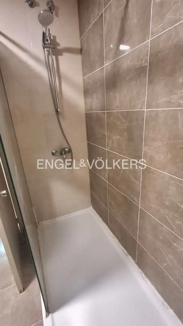 Bathroom of Flat for rent in Valencia  with Heating, Furnished and Balcony