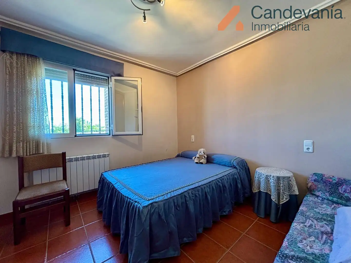 Habitación de Casa o chalet en venta en San Mateo de Gállego con Aire acondicionado, Calefacción y Jardín privado