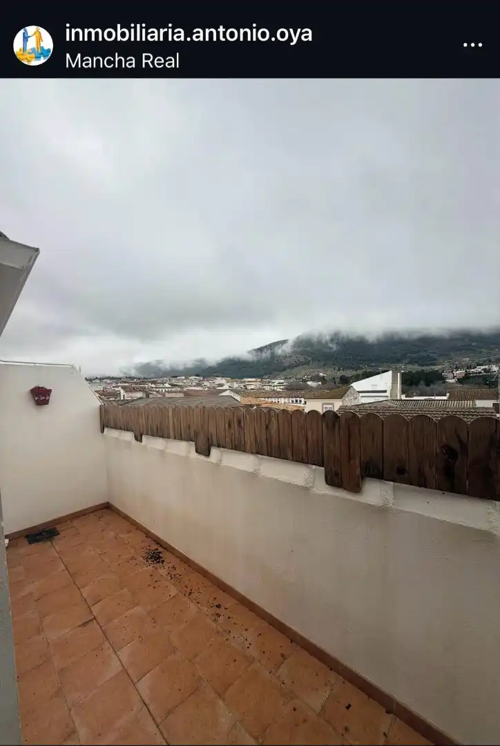 Außenansicht von Wohnung zum Verkauf in Mancha Real mit Klimaanlage, Terrasse und Abstellraum