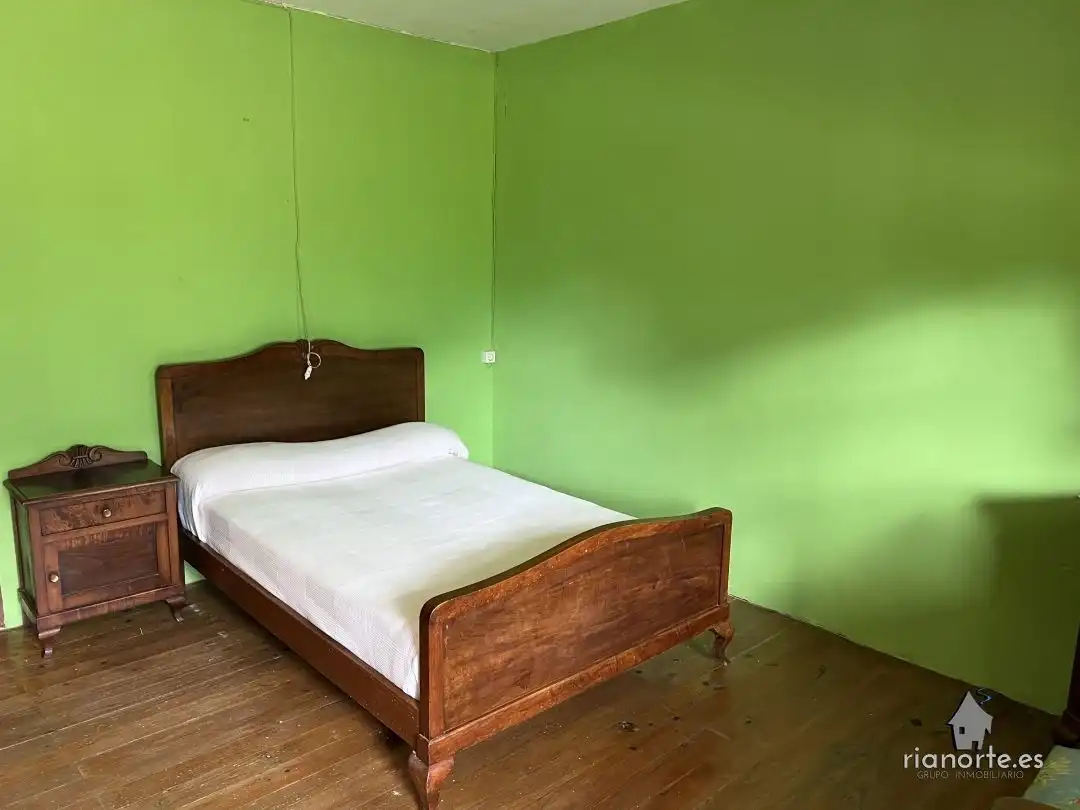 Dormitori de Casa adosada en venda en Ribadesella amb Jardí privat