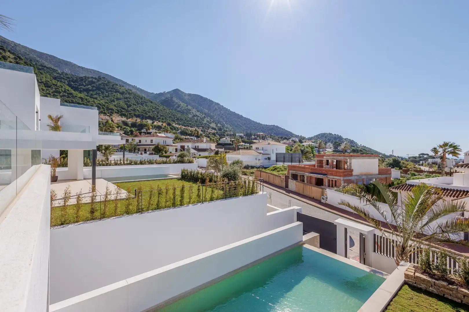 Vista exterior de Casa o xalet en venda en Mijas amb Aire condicionat, Calefacció i Jardí privat