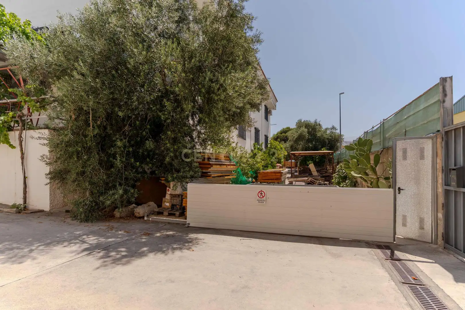 Vista exterior de Edificio en venta en Gójar