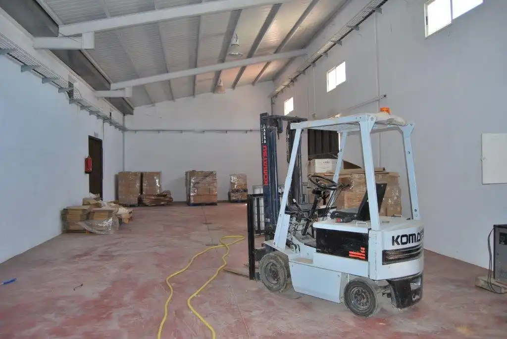 Nave industrial en venta en La Villa de Don Fadrique