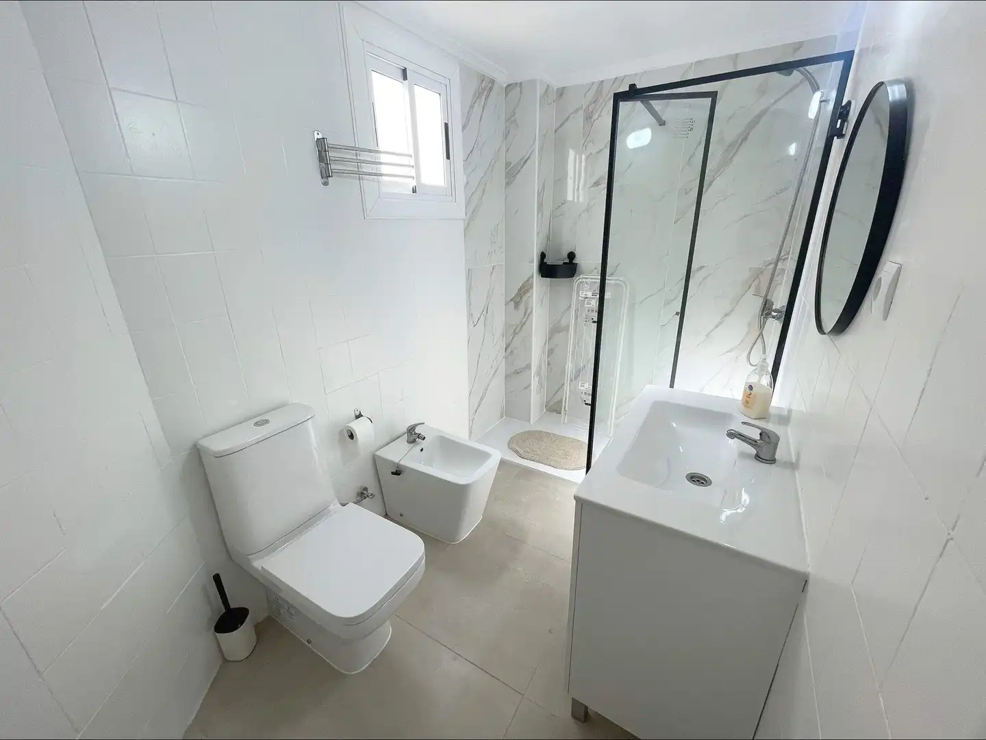 Badezimmer von Wohnung zum Verkauf in Elche / Elx mit Möbliert und Balkon