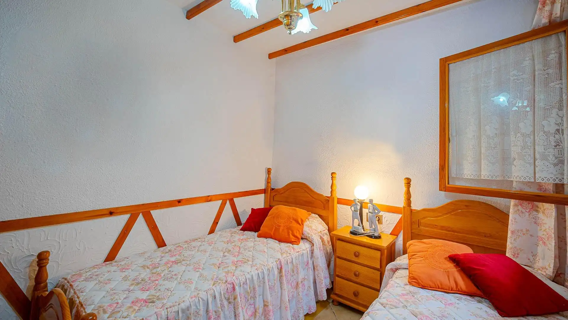 Habitación de Casa adosada en venta en Torrevieja con Aire acondicionado, Terraza y Amueblado
