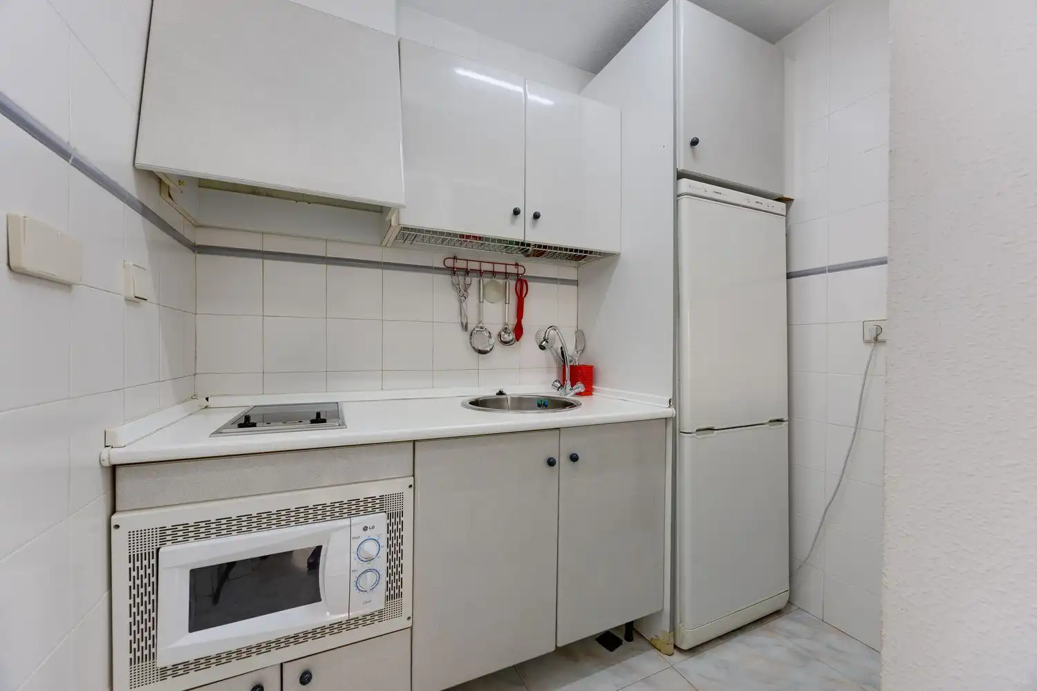 Cuina de Casa adosada en venda en Torrevieja amb Terrassa, Moblat i Piscina comunitària