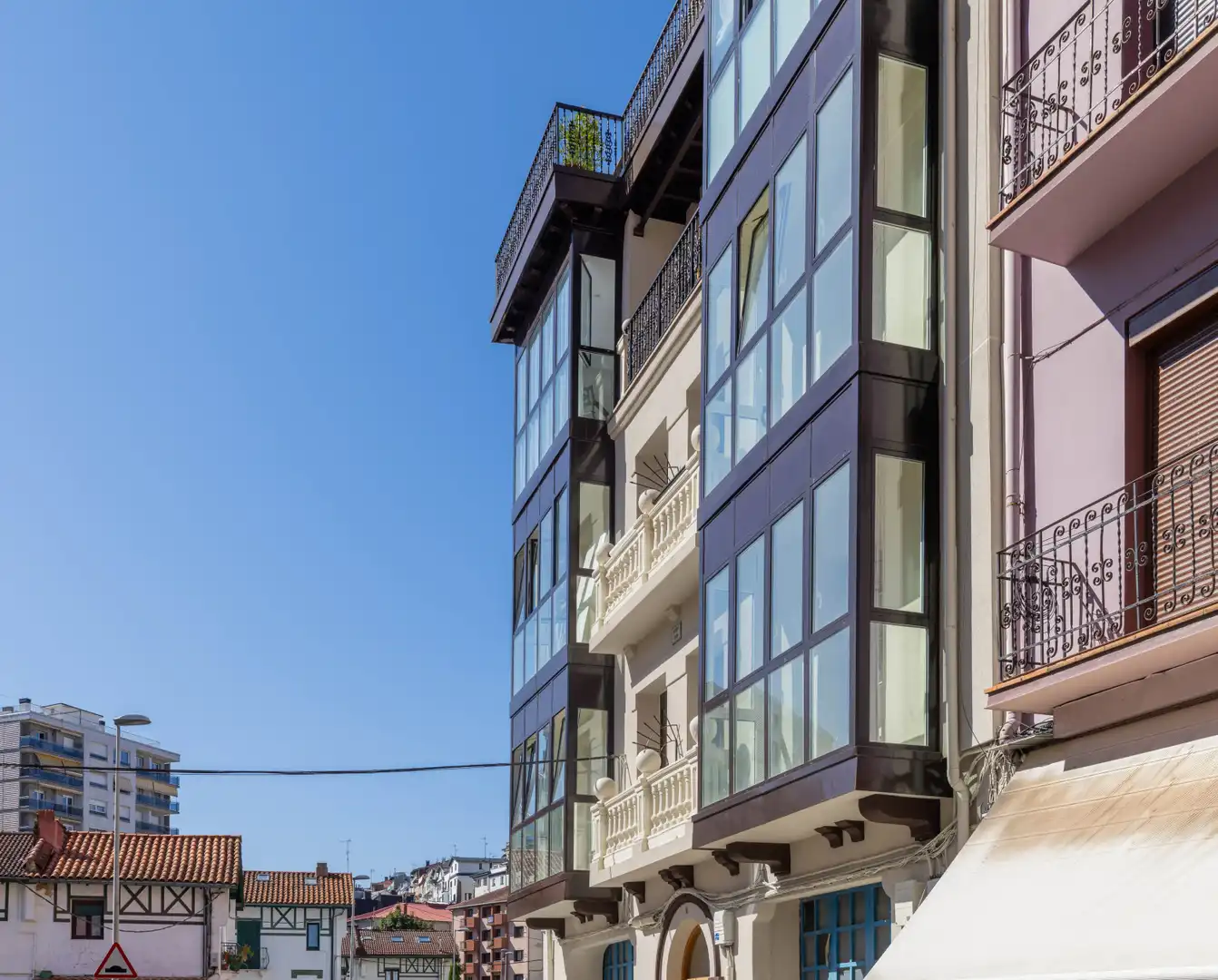 Vista exterior de Pis en venda en Donostia - San Sebastián  amb Balcó