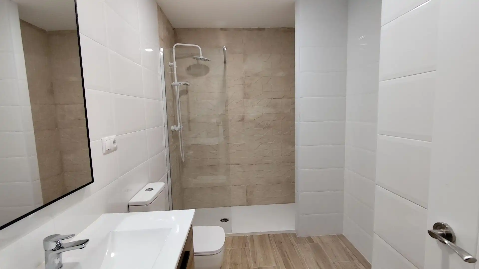 Bathroom of Flat for sale in Barakaldo   with Heating