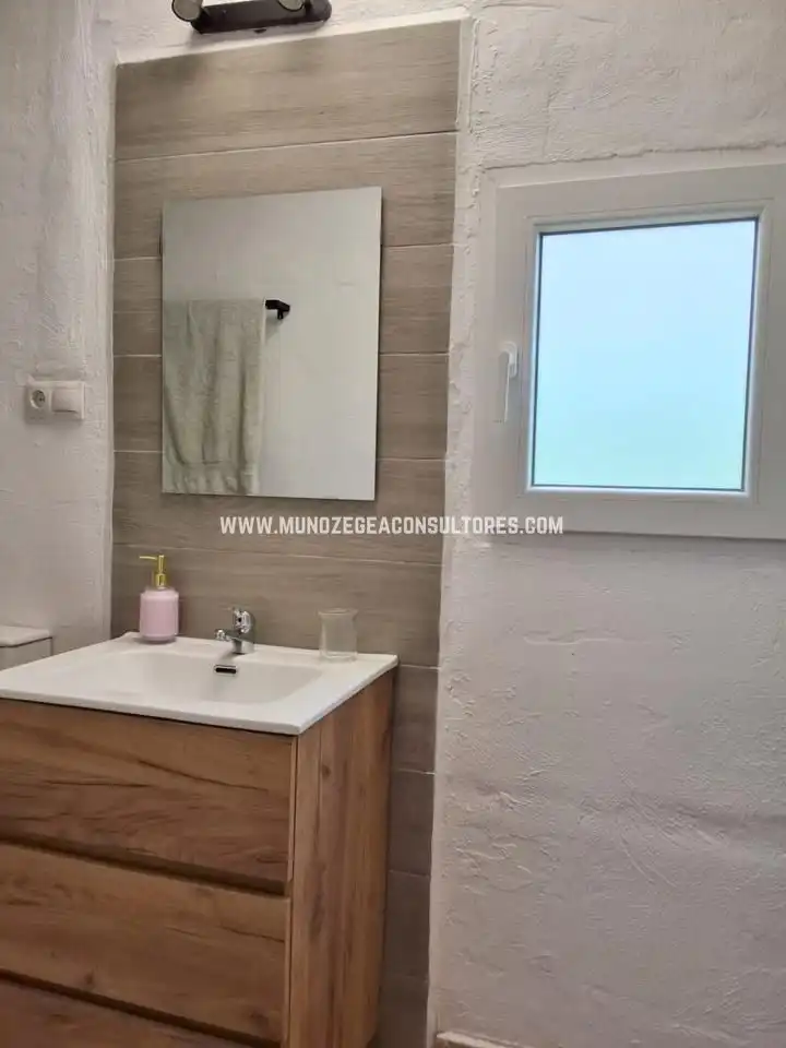 Bany de Casa o xalet de lloguer en Lucena amb Aire condicionat, Jardí privat i Terrassa