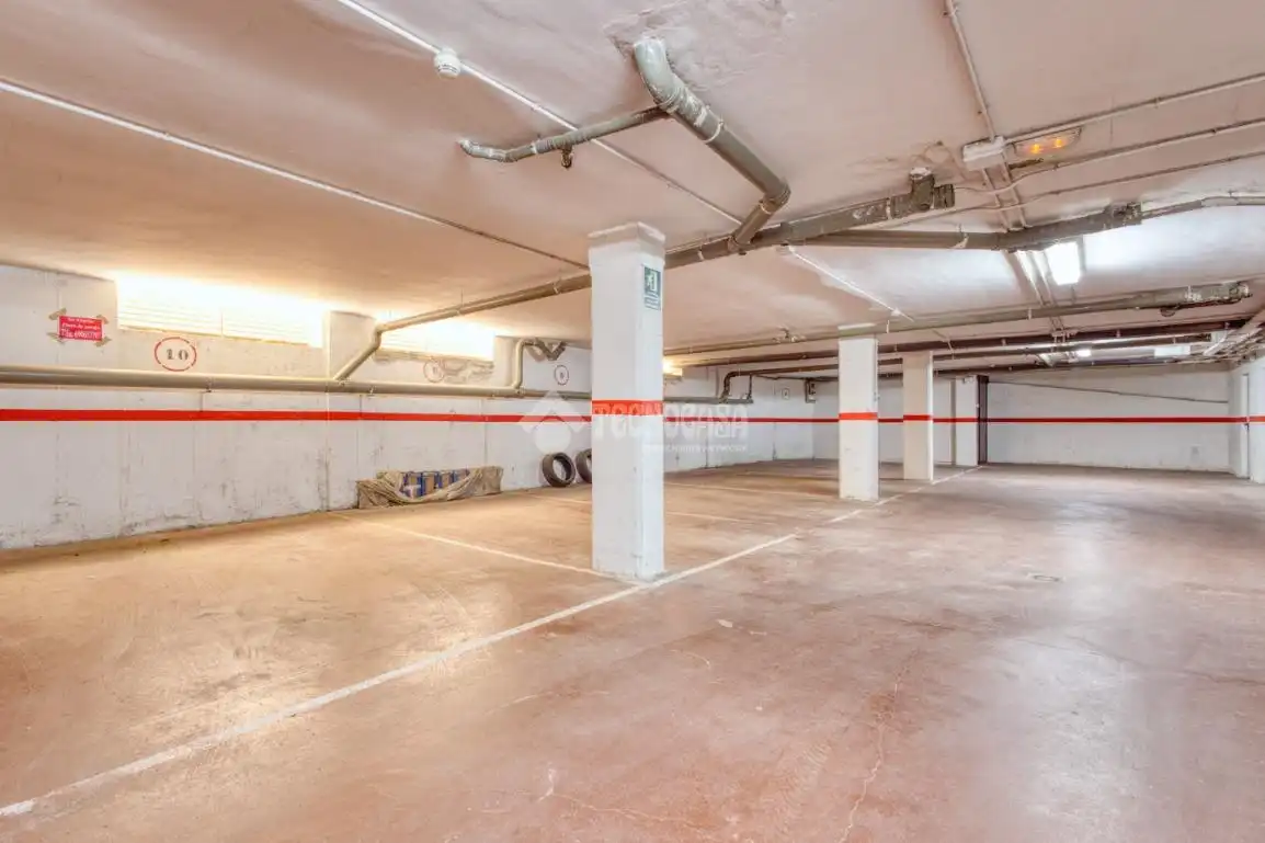 Parking de Piso en venta en Arapiles con Calefacción, Trastero y Balcón