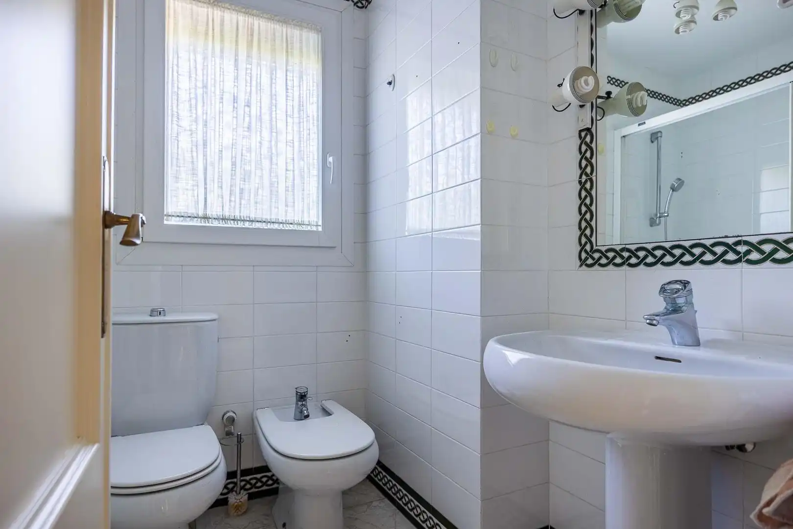 Baño de Casa o chalet en venta en Gelves con Jardín privado y Piscina comunitaria