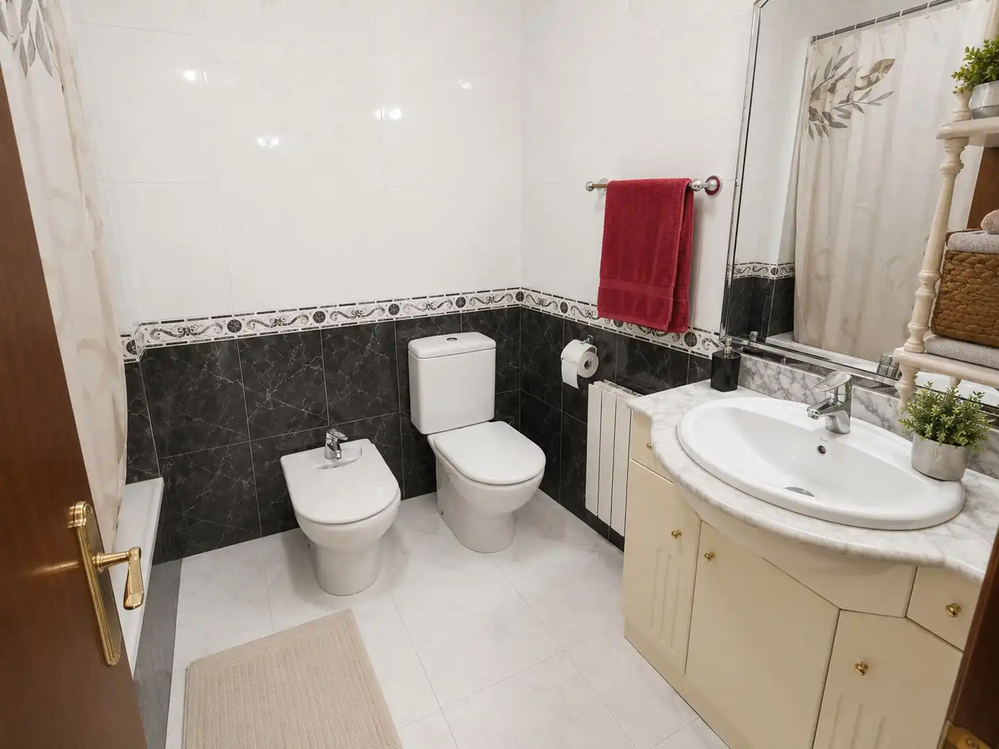 Bathroom of Detached homes for sale in Sils  with Air Conditioner, Heating and Private garden