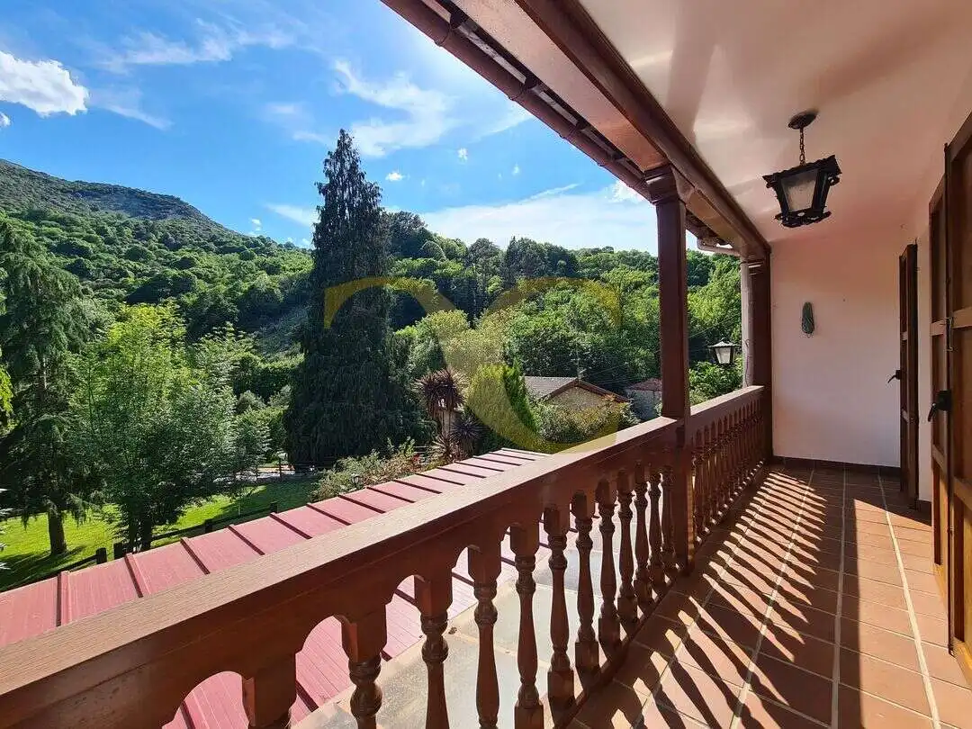 Terrassa de Casa o xalet en venda en Peñamellera Alta amb Calefacció, Jardí privat i Terrassa
